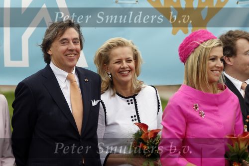 Makkum en Franeker30 april 2008
Koninginnedag 2008 met Koningin Beatrix Prins Willem Alexander Friso Constantijn Maurits Floris Pieter Christiaan Pieter v Vollenhoven en de prinsessen Maxima Laurentien Mabel Aimee Anita Margriet en Marilene. Ed Nijpels
Peter Smulders bv