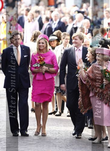 Makkum en Franeker30 april 2008
Koninginnedag 2008 met Koningin Beatrix Prins Willem Alexander Friso Constantijn Maurits Floris Pieter Christiaan Pieter v Vollenhoven en de prinsessen Maxima Laurentien Mabel Aimee Anita Margriet en Marilene. Ed Nijpels
Peter Smulders bv