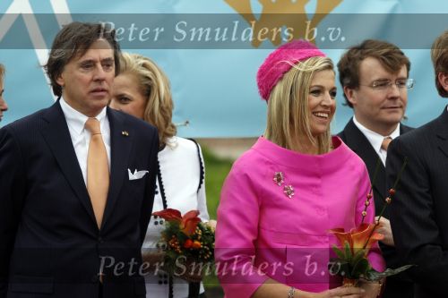 Makkum en Franeker30 april 2008
Koninginnedag 2008 met Koningin Beatrix Prins Willem Alexander Friso Constantijn Maurits Floris Pieter Christiaan Pieter v Vollenhoven en de prinsessen Maxima Laurentien Mabel Aimee Anita Margriet en Marilene. Ed Nijpels
Peter Smulders bv