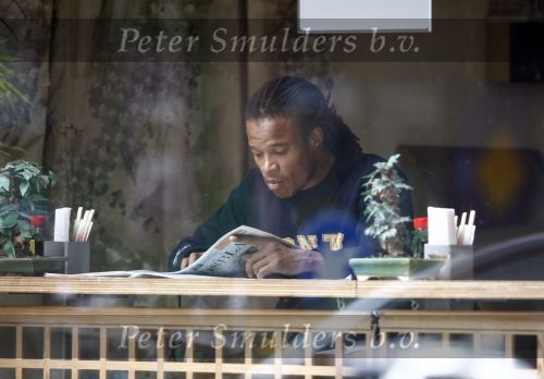 Amsterdam 13 augustus 2008
Edgar Davids haalt sushi in amsterdam zuid.