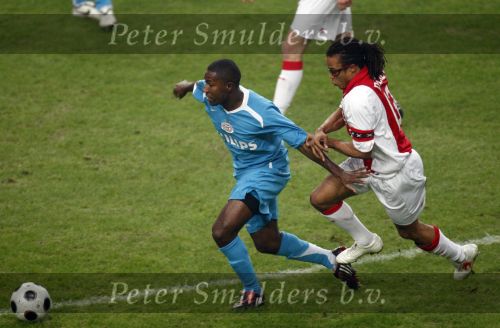 Amsterdam, 30 Januari 2008 Kompetitiewedstrijd AJAX-PSV, eindstand 0-2
Seizoen 2007/2008
Edgar Davids in duel met Edsion Mendez