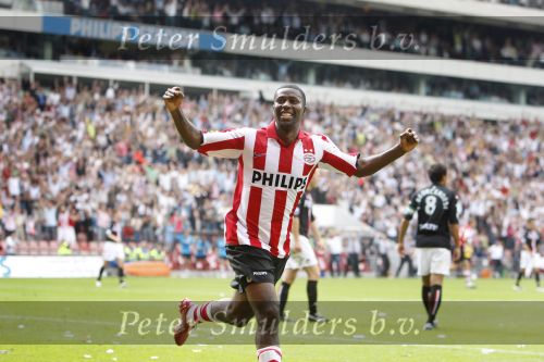 Eindhoven, 23 September 2007 Seizoen 2007/2008 Kompetitewedstrijd PSV-Feyenoord, eindstand 4-0
Edison Mendez is blij met zijn doelpunt (2-0)