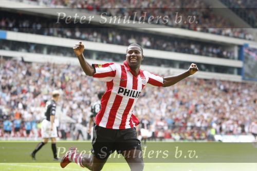 Eindhoven, 23 September 2007 Seizoen 2007/2008 Kompetitewedstrijd PSV-Feyenoord, eindstand 4-0
Edison Mendez is blij met zijn doelpunt (2-0)