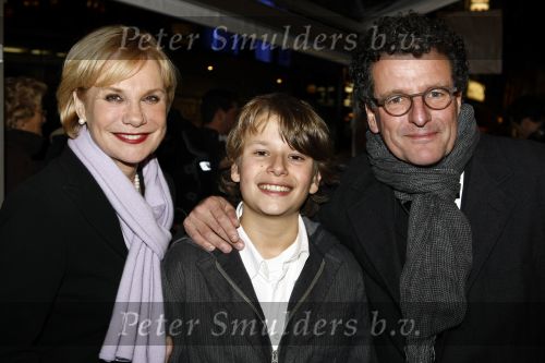 Amsterdam 17 november 2008
Premiere Oorlogswinter in Tuschinski. Monique v d Ven met Edwin de Vries en hun zoontje
Peter Smulders bv