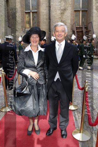 Den Haag 19 september 2007
Prinsjesdag op het binnenhof met de ministers en staatssecretaressen met hoedjes Eimert v Middelkoop met vrouw