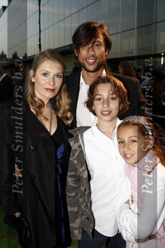 Amsterdam 6 oktober 2008
Premiere film huis Anubis in de theaterfabriek. Elle v Rijn met Kaja Wolfers en kinderen
Peter Smulders bv