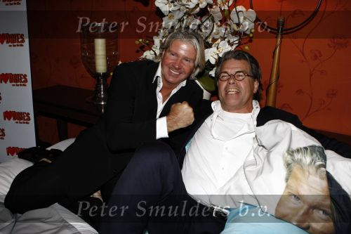 Eemnes 20 oktober 2008
Premiere i love Dries met in de hoofdrollen Dries Roelvink en Rene en Rikkie de Wit. De premiere was bij motel de witte bergen.Emile Ratelband
Peter Smulders bv