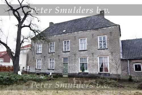 Huissen 22 december 2008
Nieuwe his van Emile Ratelband. Emile moet 1 jaar lang verbouwen om er iets moois van te maken.
Peter Smulders bv