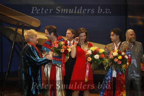 Utrecht, 12 November 2008
Premiere JOSEPH in de Stadsschouwburg
Erica Terstra in gesprek met Paul Walthaus, verder nog Renee v Wegberg, Freek Bartels en Leo Hogenboom
Foto Peter Smulders BV