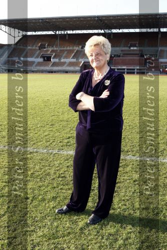 Amsterdam 10 december 2008
Presentatie boek Erica TErpstra in het olympisch stadion. Erica reikt het eerste boek uit aan Edgar Vos en zijn partner Geert. Erica is ruim 40 kg afgevallen.
Peter Smulders bv