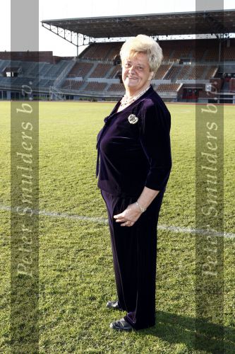 Amsterdam 10 december 2008
Presentatie boek Erica TErpstra in het olympisch stadion. Erica reikt het eerste boek uit aan Edgar Vos en zijn partner Geert. Erica is ruim 40 kg afgevallen.
Peter Smulders bv