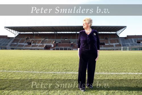 Amsterdam 10 december 2008
Presentatie boek Erica TErpstra in het olympisch stadion. Erica reikt het eerste boek uit aan Edgar Vos en zijn partner Geert. Erica is ruim 40 kg afgevallen.
Peter Smulders bv