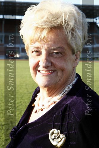 Amsterdam 10 december 2008
Presentatie boek Erica TErpstra in het olympisch stadion. Erica reikt het eerste boek uit aan Edgar Vos en zijn partner Geert. Erica is ruim 40 kg afgevallen.
Peter Smulders bv