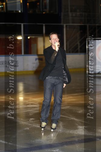 Amsterdam 23 oktober 2007
Presenatie sterrendansen op het ijs van SBS6 op de jaap eden baan. Erik Hulzenbosch