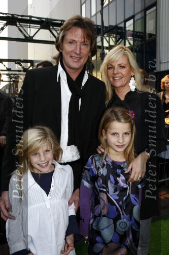 Amsterdam 6 oktober 2008
Premiere film huis Anubis in de theaterfabriek.Eerik de Zwart met vrouw en dochters
Peter Smulders bv