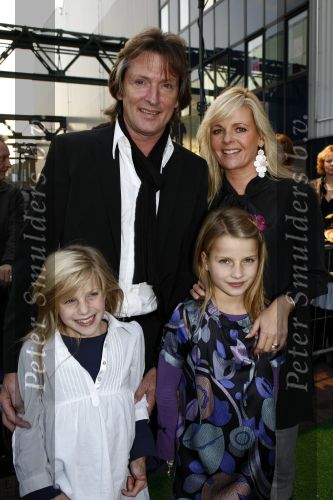 Amsterdam 6 oktober 2008
Premiere film huis Anubis in de theaterfabriek.Eerik de Zwart met vrouw en dochters
Peter Smulders bv