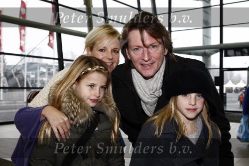 Rotterdam 30 november 2008
Het feest van Sinterklaas in ahoy .Erik de Zwart met vrouw en kinderen
Peter Smulders bv