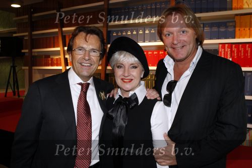 Amsterdam 7 september 2007
Opening nieuwe pand van de Pim de Vos advocaten op de pc hooftstraat. Pim met Juliette Vossen en Erwin Kettman