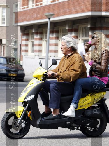 Amsterdam 18 mei 2008
Leco v Zadelhoff viert zijn 40e verjaardag met zijn vrienden in het hilton en ze maken een scooter rally door Amsterdam
Estelle Gullit