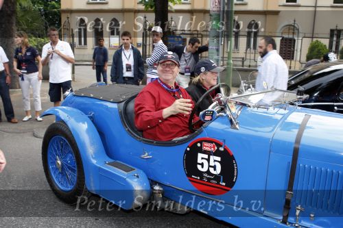 Brescia 15 mei 2008
Start van de Mille Miglia in Brescia. State of art rijdt met 2 porsches mee. 
Evert Louman met zijn vrouw