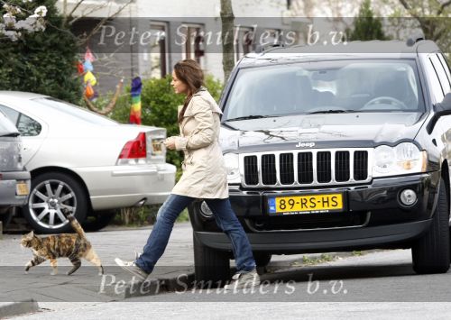 Diemen 18 april 2008
Fajah Lourens komt aan bij haar huis in Diemn.
Peter Smulders bv
