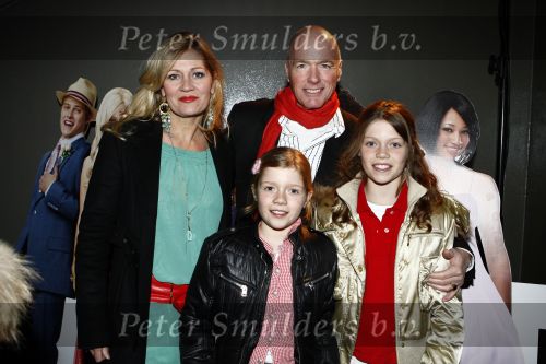 Amsterdam 9 december 2008
Premiere High school musical 3 in pathe arena. Ferdi Bolland met vrouw en dochters
Peter Smulders bv