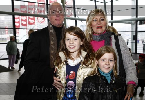 Rotterdam 30 november 2008
Het feest van Sinterklaas in ahoy . Ferdi Bolland met v rouw en dochters
Peter Smulders bv