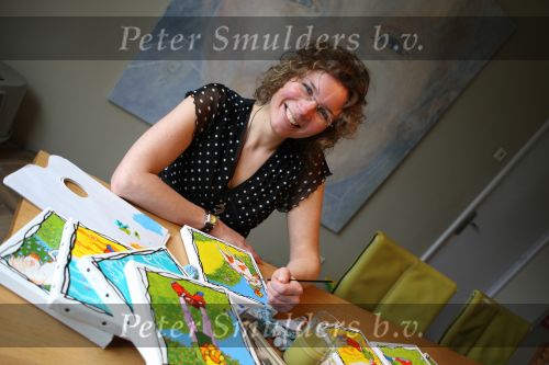 Eindhoven, 26 Maart 2008
MS patiente Floor v Beuningen met haar grote passie, schilderen
Foto Peter Smulders BV