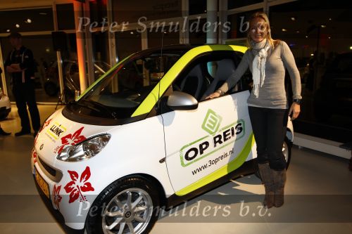 Amsterdam 15 januari 2008
Floortje Dessing krijgt smart auto voor haar goede doel.