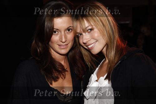 Amsterdam 23 januari 2008
Modeshow Blue Blood tijdens amsterdam fashion week. Model Evelyne met een vriendin