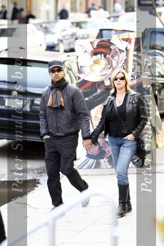 New York 1 november 2008
Frank Rijkaard hand in hand met zijn vrouw Monique winkelend in Soho.
Peter Smulders bv