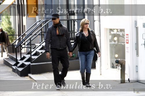 New York 1 november 2008
Frank Rijkaard hand in hand met zijn vrouw Monique winkelend in Soho.
Peter Smulders bv