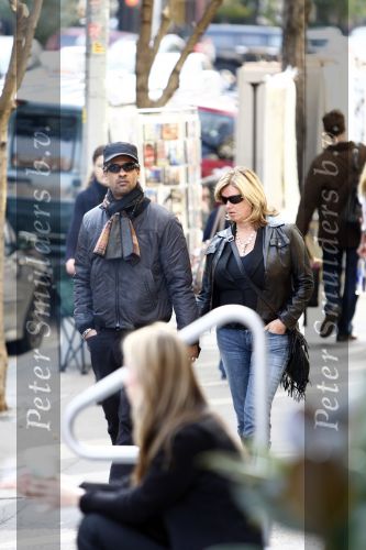 New York 1 november 2008
Frank Rijkaard hand in hand met zijn vrouw Monique winkelend in Soho.
Peter Smulders bv