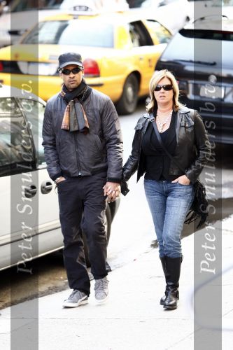 New York 1 november 2008
Frank Rijkaard hand in hand met zijn vrouw Monique winkelend in Soho.
Peter Smulders bv