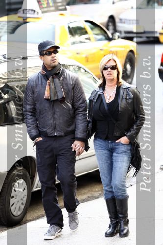 New York 1 november 2008
Frank Rijkaard hand in hand met zijn vrouw Monique winkelend in Soho.
Peter Smulders bv