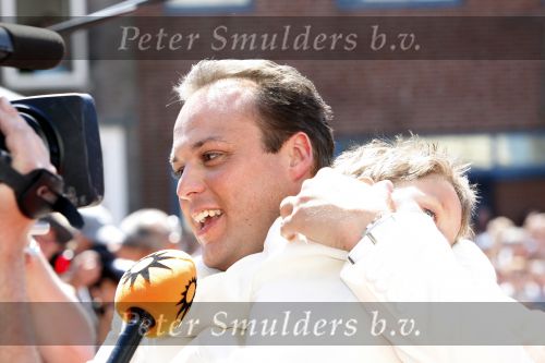 Oudenbosch 9 mei 2008
Kerkelijk huwelijk van Frans Bauer en Mariska. Hun zoons Christian jan en Frans zijn er natuurlijk ook bij.
Peter Smulders bv
