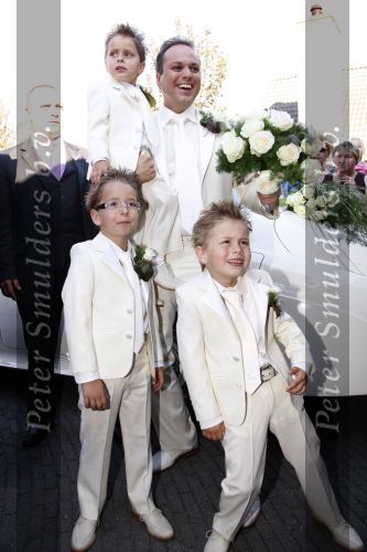 Fijnaart Willemstad 9 mei 2008
Trouwen Frans Bauer en Mariska. Christian Jan en Frans Jr zijn natuurlijk erbij.
Peter Smulders bv
