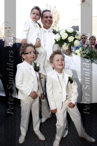 Fijnaart Willemstad 9 mei 2008
Trouwen Frans Bauer en Mariska. Christian Jan en Frans Jr zijn natuurlijk erbij.
Peter Smulders bv