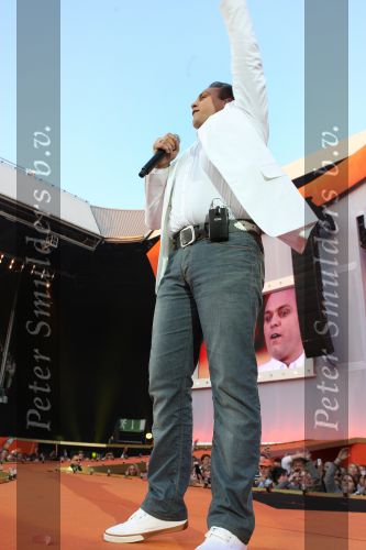 Eindhoven, 14 Juni 2008
Gastoptreden van Frans Bauer bij het 4daagse concert van Guus Meeuwis in het PSV stadion