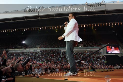 Eindhoven, 14 Juni 2008
Gastoptreden van Frans Bauer bij het 4daagse concert van Guus Meeuwis in het PSV stadion