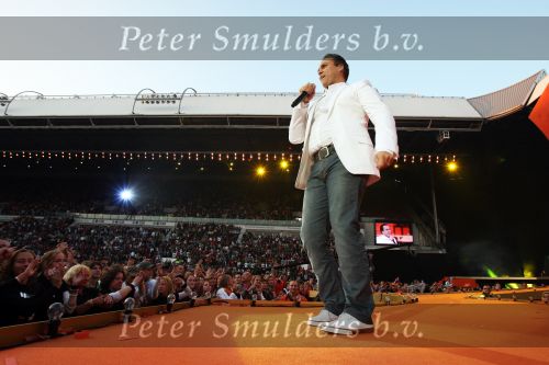 Eindhoven, 14 Juni 2008
Gastoptreden van Frans Bauer bij het 4daagse concert van Guus Meeuwis in het PSV stadion