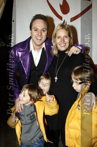Den Bosch 19  november 2008
Kerstcircus rtl gepresenteerd door Wendy v Dijk en Beua v Erven Dorens. Frans Bauer doet act met Marianne Weber. Mariska is zwanger en was er met de kinderen Frans Christiaan en Jan.
Peter Smulders bv