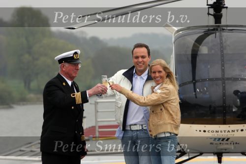 Oosterbeek, 24 April 2008
Frans Bauer komt samen met zijn a.s. vrouw Mariska Bauer aan met de helicopter.
Zij zijn gelandt op de huwelijksboot de \