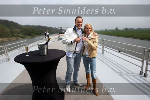 Oosterbeek, 24 April 2008
Frans Bauer komt samen met zijn a.s. vrouw Mariska Bauer aan met de helicopter.
Zij zijn gelandt op de huwelijksboot de \