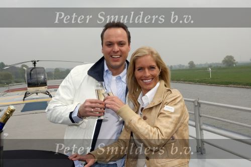 Oosterbeek, 24 April 2008
Frans Bauer komt samen met zijn a.s. vrouw Mariska Bauer aan met de helicopter.
Zij zijn gelandt op de huwelijksboot de \