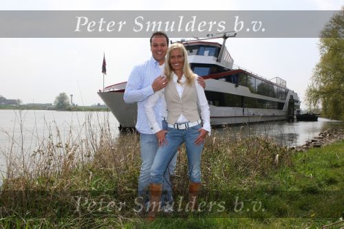 Oosterbeek, 24 April 2008
Frans Bauer komt samen met zijn a.s. vrouw Mariska Bauer aan met de helicopter.
Zij zijn gelandt op de huwelijksboot de \