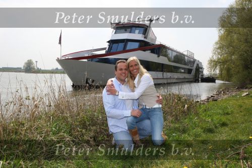 Oosterbeek, 24 April 2008
Frans Bauer komt samen met zijn a.s. vrouw Mariska Bauer aan met de helicopter.
Zij zijn gelandt op de huwelijksboot de \