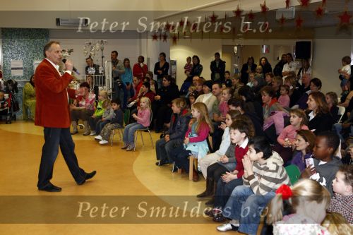 Den Haag 19 december 2008
Het Russisch staatscircus treedt op in het Juliana kinderziekenhuis. Frederik de Groot
Peter Smulders bv