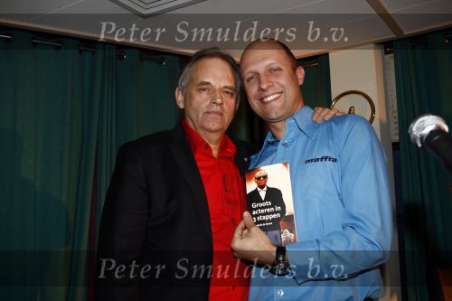 Hoorn 29 november 2008
Presentatie boek Frederik de Groot in de schouwburg van Hoorn. Hugo Metsers met zijn zoontje
Peter Smulders bv