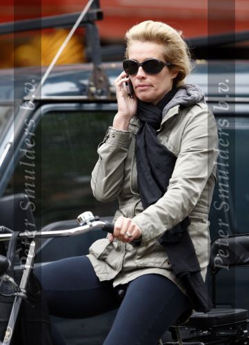 Amsterdam 7 oktober 2008
Frederique v d Wal op de fiets in Amstetdam.
Peter Smulders bv